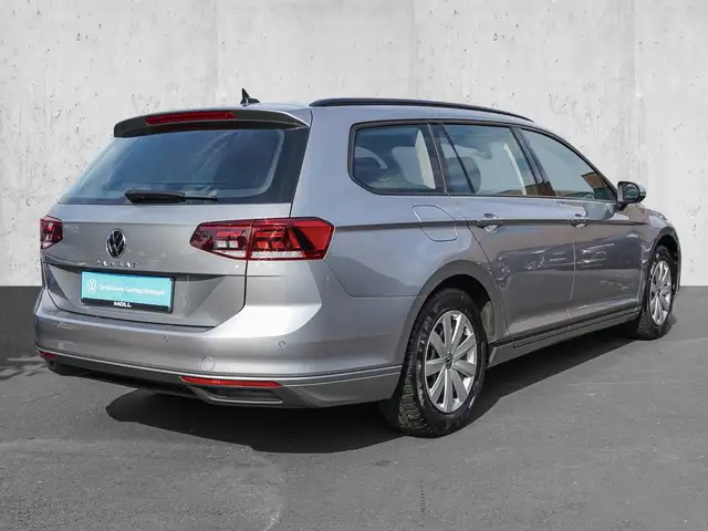 Volkswagen Passat view 4