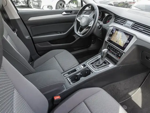 Volkswagen Passat view 7