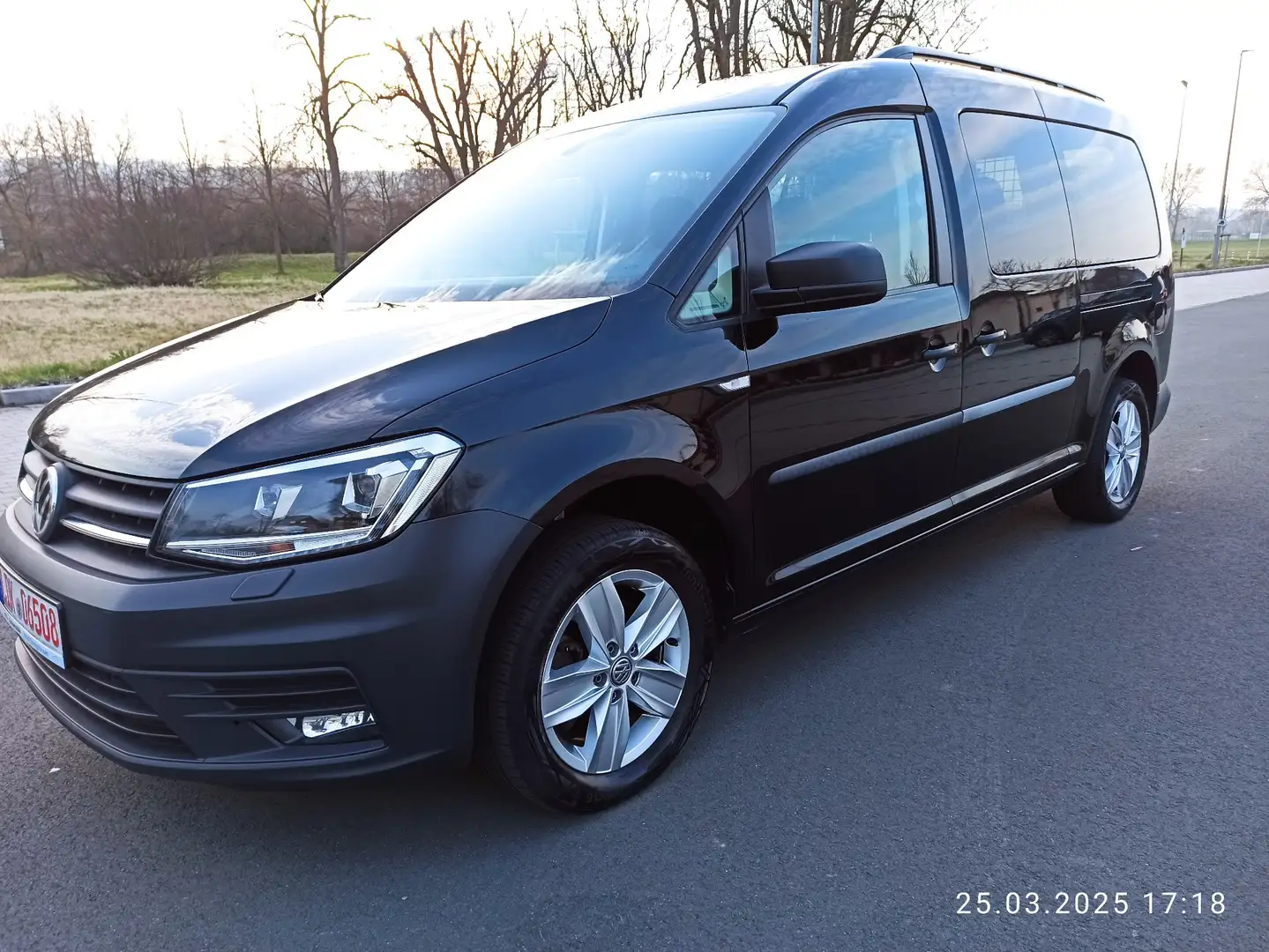 Volkswagen Caddy 2,0 TDI Maxi Comfortl XENON LED NAVI SHZG GRA PDC Schwarz - 2