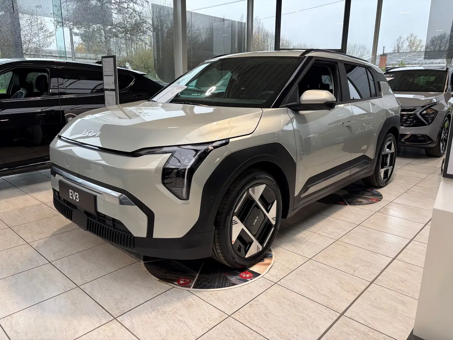 Kia EV3 business + 81 KW/h Grijs - 1