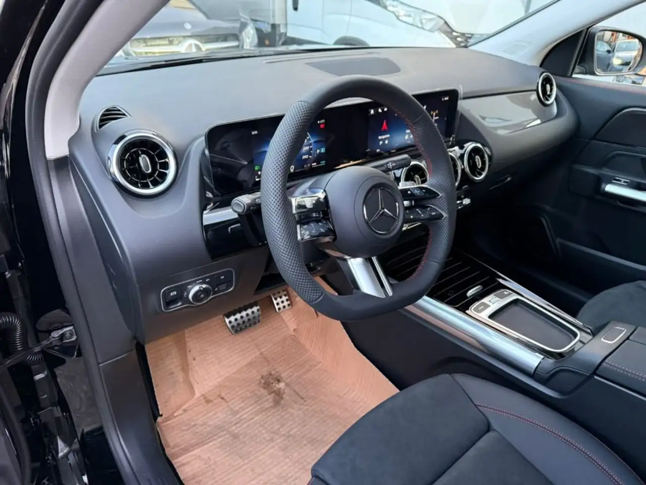 Mercedes-Benz GLA 2026 — фото 12