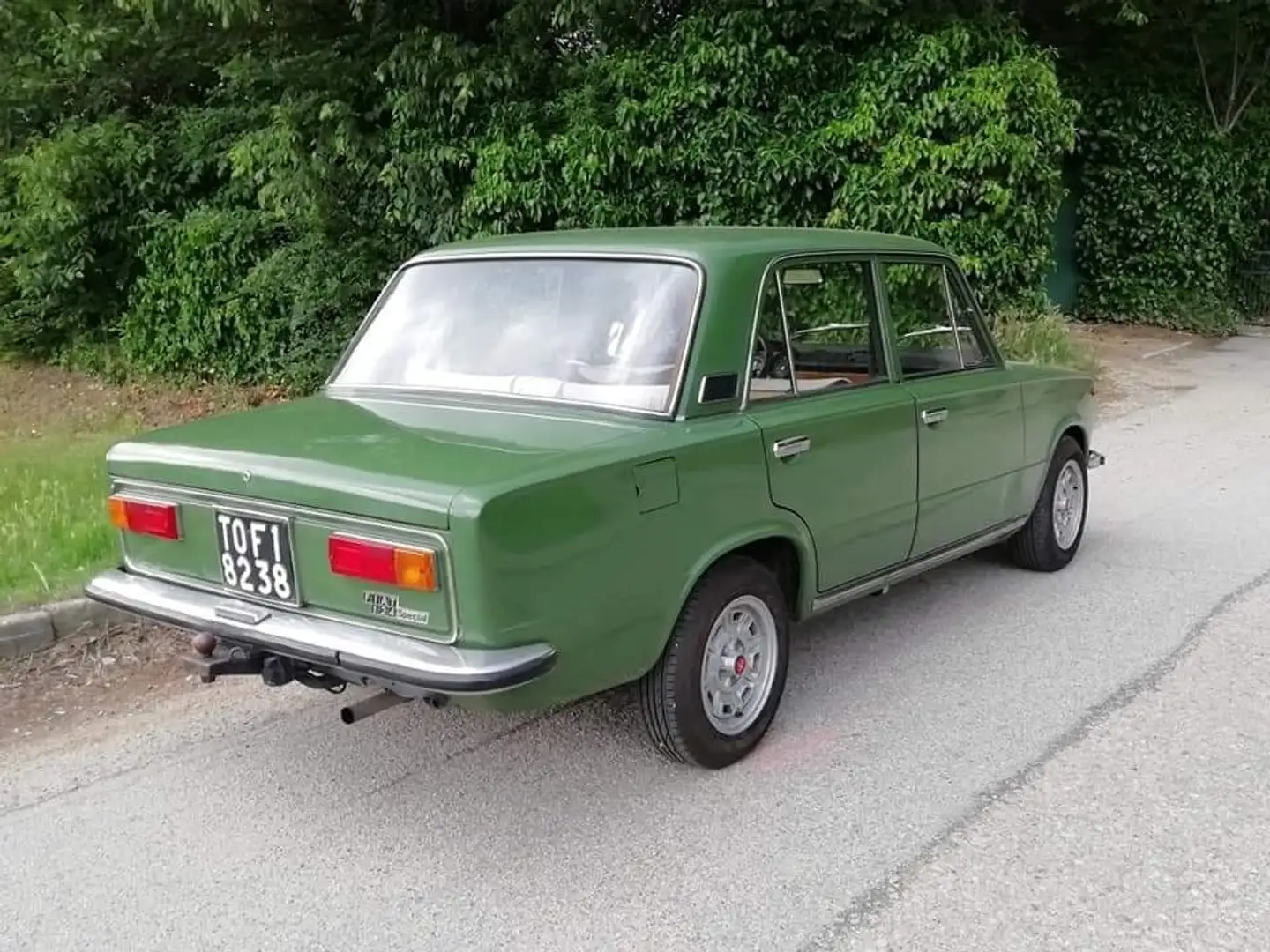 Fiat 124 Coupè special berlina Verde - 2