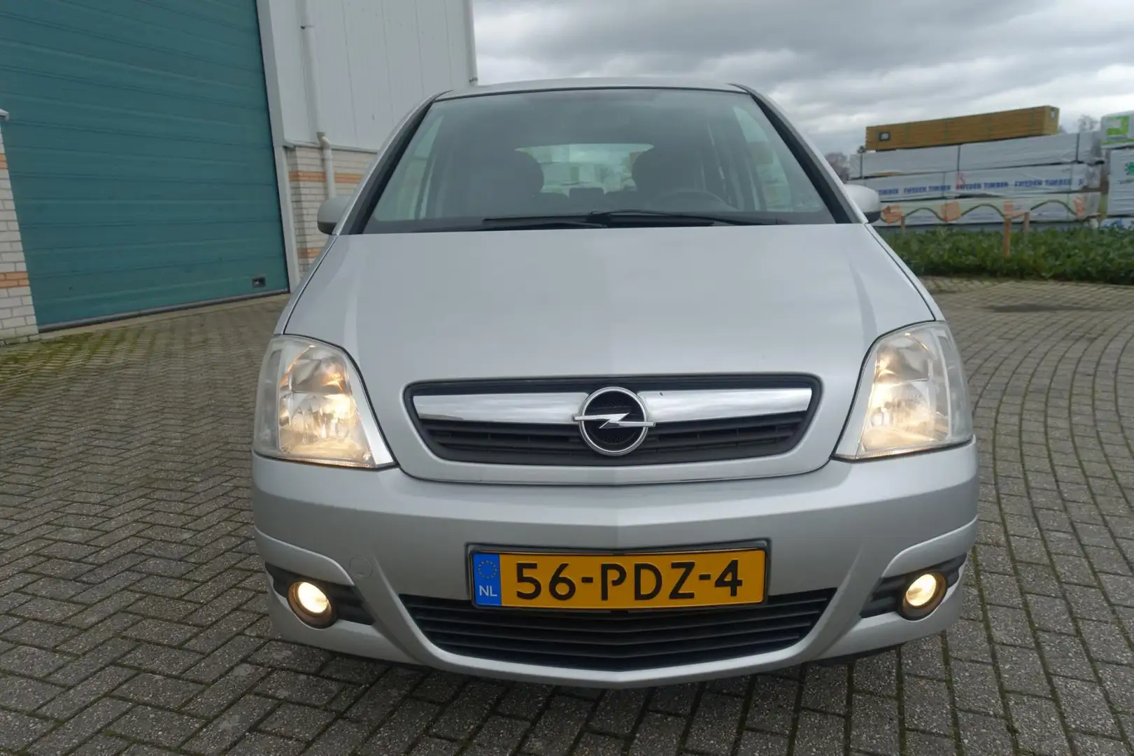 Opel Meriva 1.6-16V Essentia lm velgen - airco - lage km stand Grijs - 2