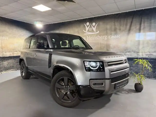 Land Rover Defender 110 X Dynamic 3.0D SE AWD AHK 3,5T Black