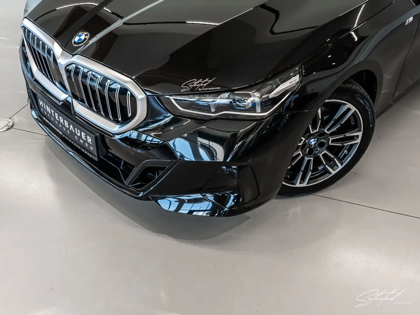 BMW 520 i M-SPORT Aut. *PANO*LED*HEAD-UP* Schwarz - 2