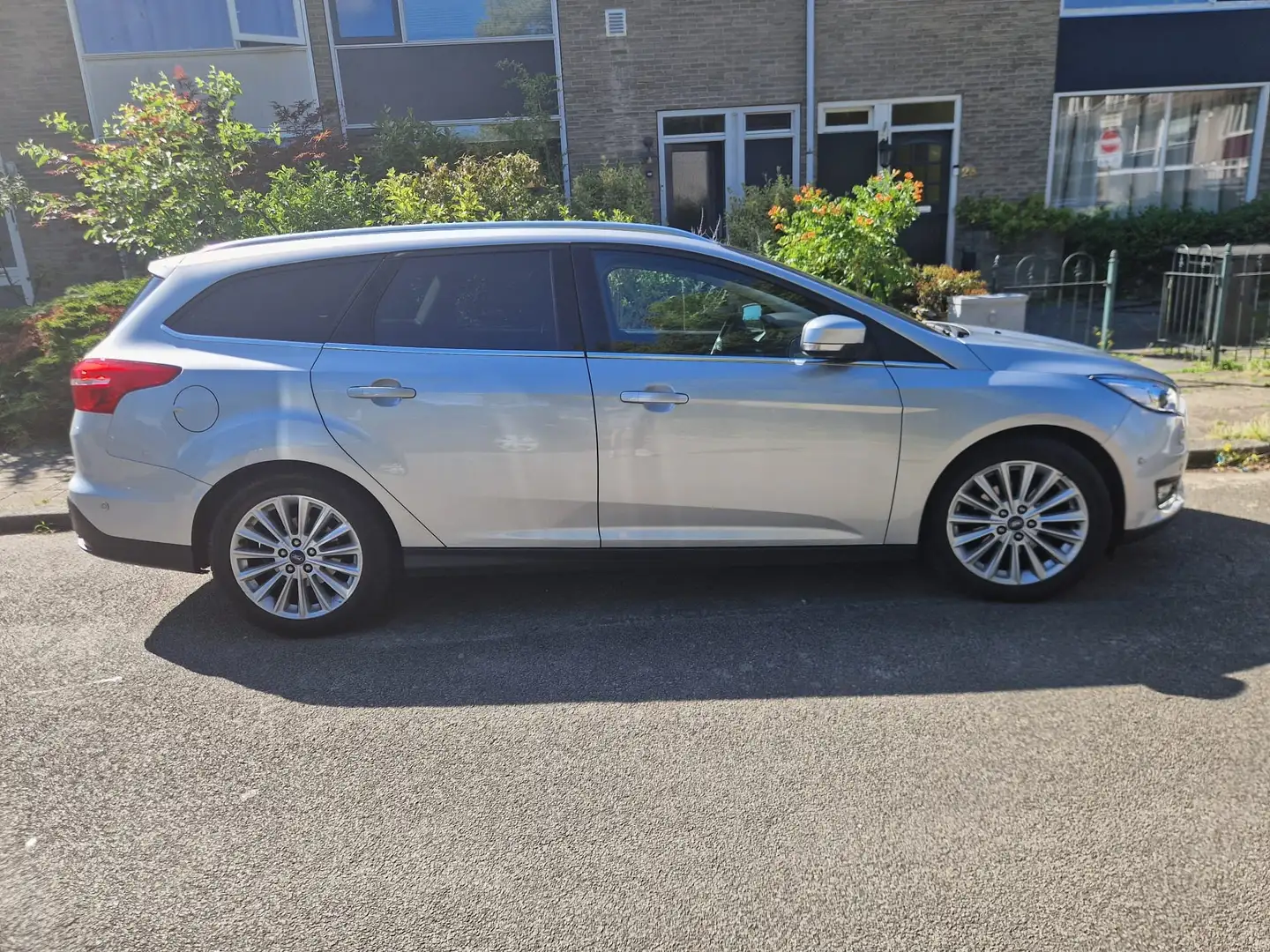 Ford Focus Focus 1.0 Titanium | Zeer compleet,100% dealerond. Zilver - 1