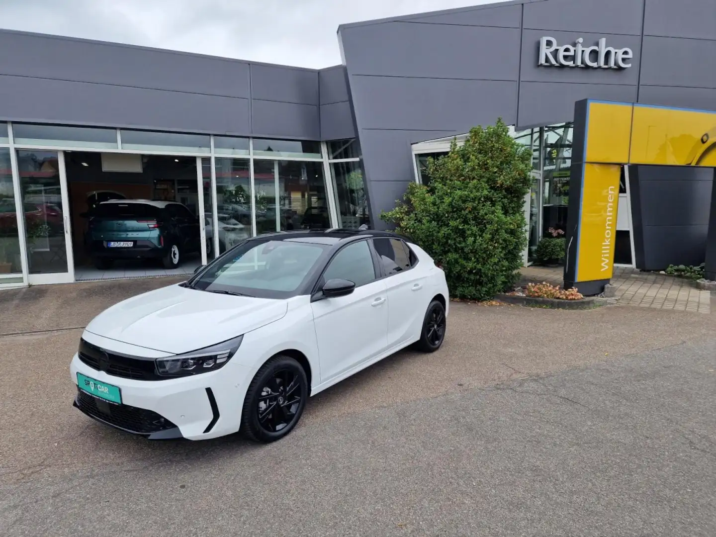 Opel Corsa GS 1,2 MATRIX+NAV+SHZ+LHZ+TWW+RFK+PDC Klima Navi Weiß - 1