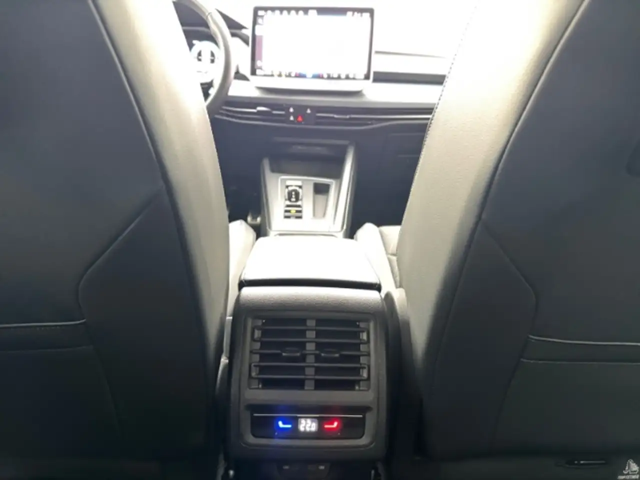 Volkswagen Golf Variant 1.5eTSI DSG Goal LED+ NAVI AHK ACC 3Z-KLIMA TRAVEL 18