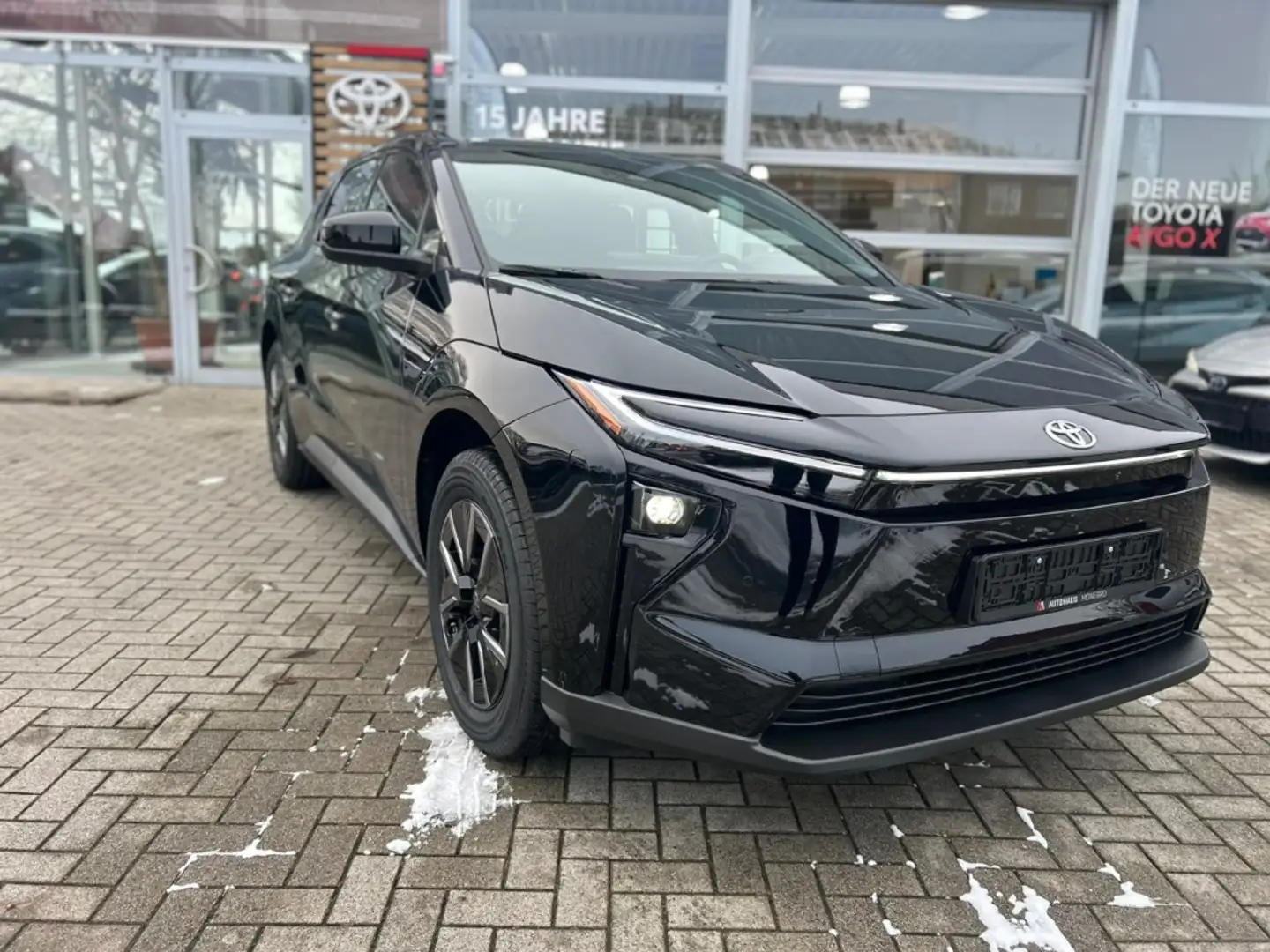 TOYOTA Bz4x