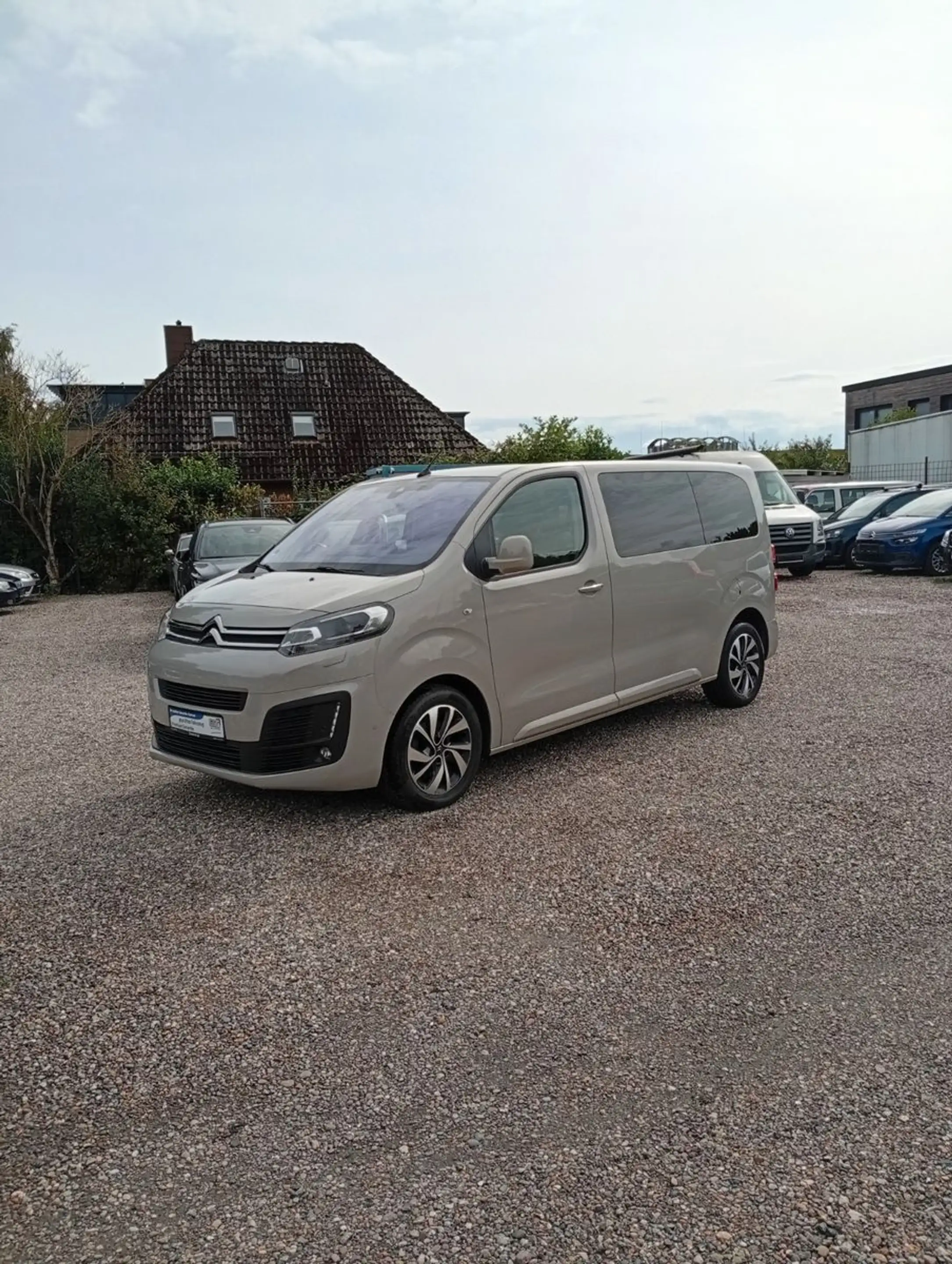 Citroen Spacetourer 2,0 BlueHDi.Navi.Kamera.Pano-R.HUD. — photo 2