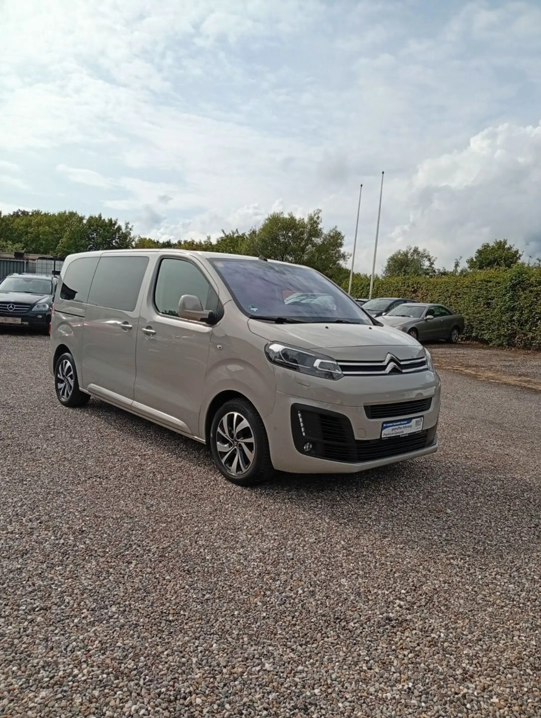 Citroen Spacetourer 2,0 BlueHDi.Navi.Kamera.Pano-R.HUD. — photo 7