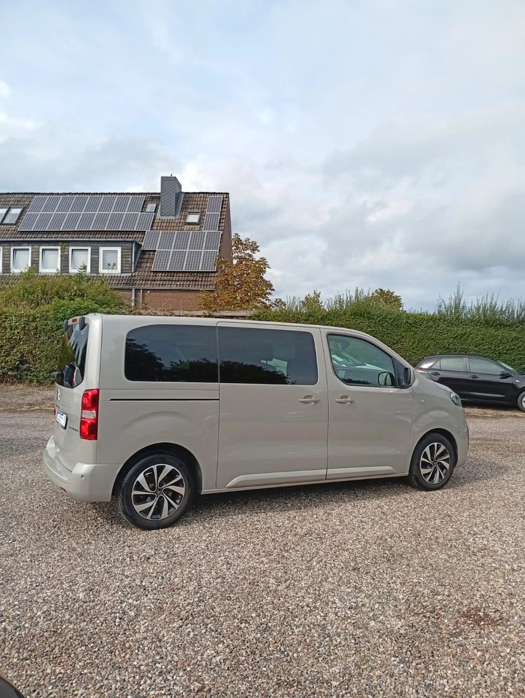 Citroen Spacetourer 2,0 BlueHDi.Navi.Kamera.Pano-R.HUD. — photo 6