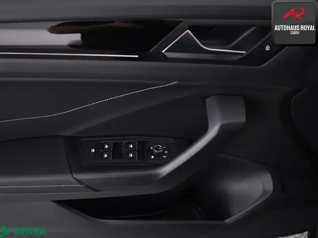 Volkswagen T-Roc view 14