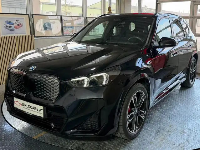 BMW Ix1 view 3