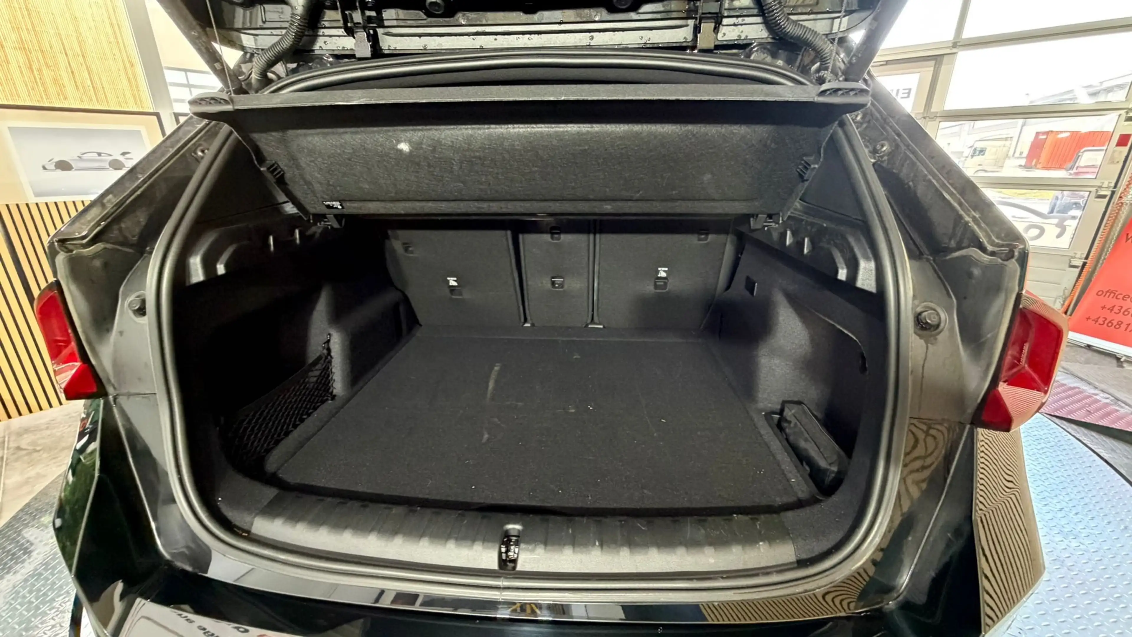 BMW iX1 30xDrive M-Sport 22kW — photo 7