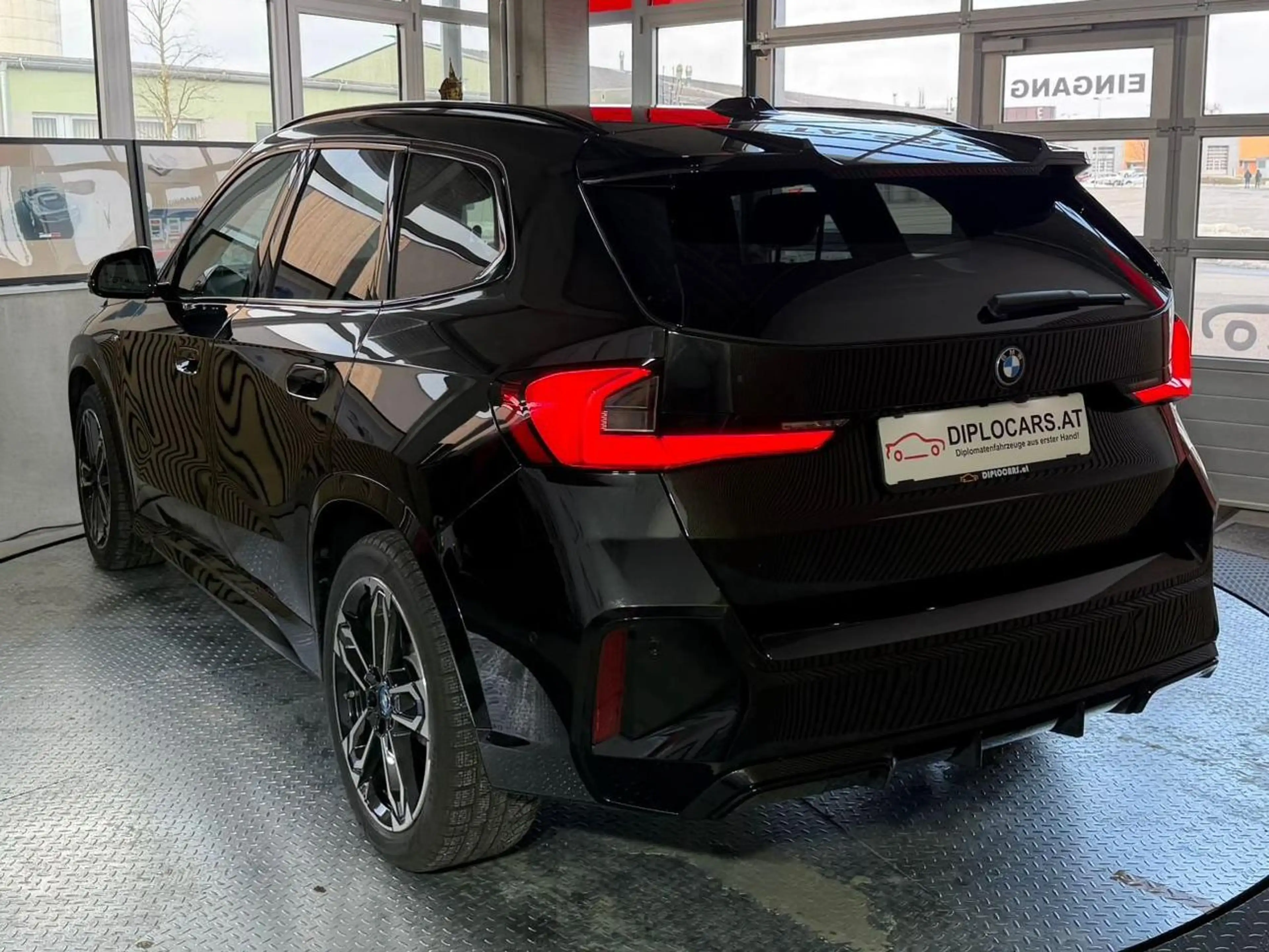 BMW iX1 30xDrive M-Sport 22kW — photo 4
