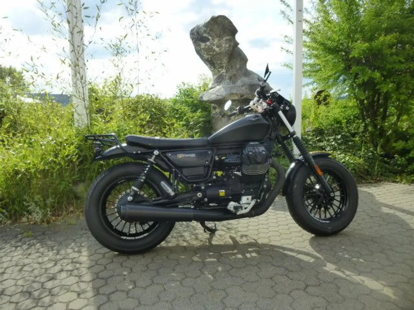 Moto Guzzi V 9 Bobber Siyah - 2