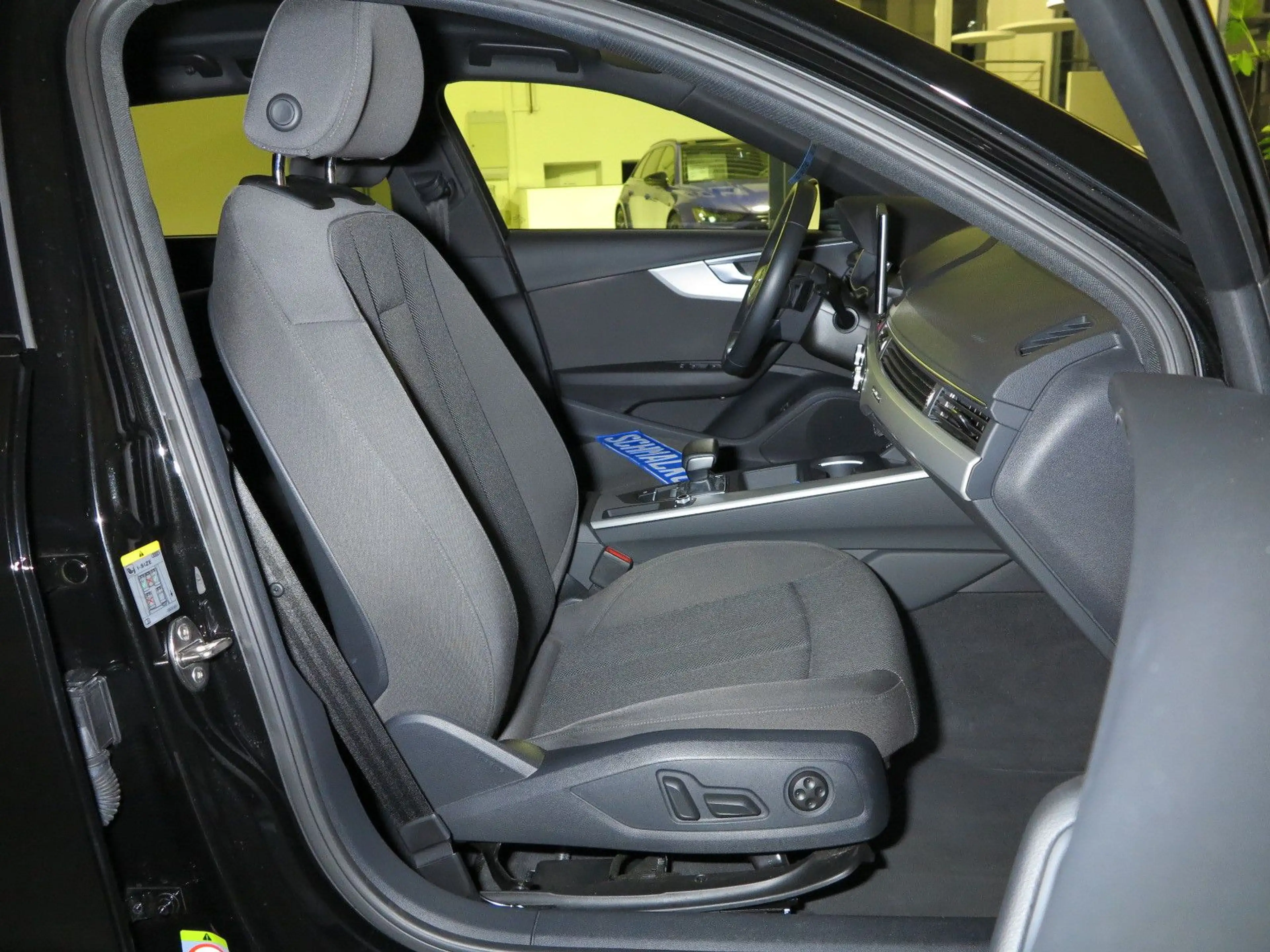Audi A4 Avant 40 TFSI 2.0 quatt S tronic advanced AHK — photo 12
