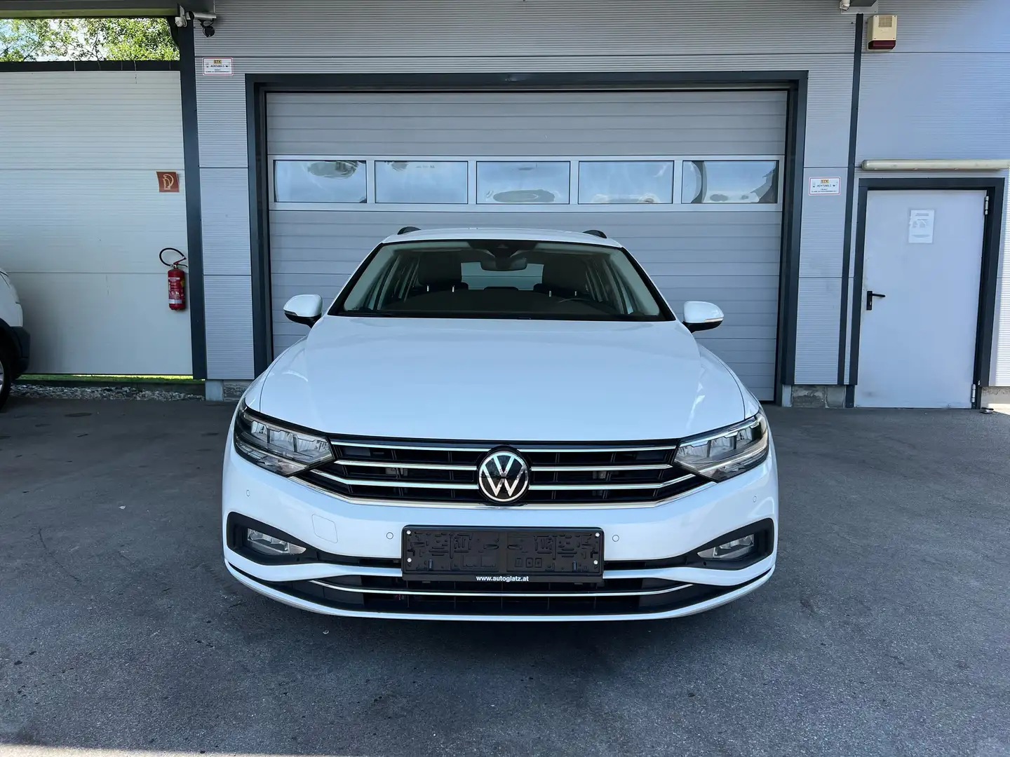 Volkswagen Passat Variant Variant Business 2,0 TDI LED/NAVI/KAMERA/ASSISTENT Weiß - 1