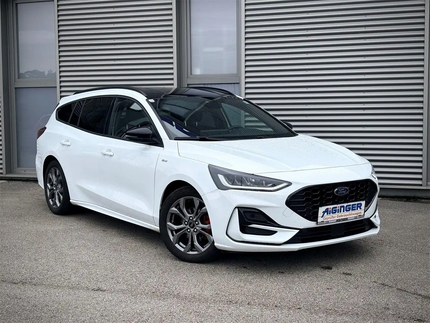 Ford Focus ST-Line Turnier Hybrid 125PS EcoBoost Weiß - 1