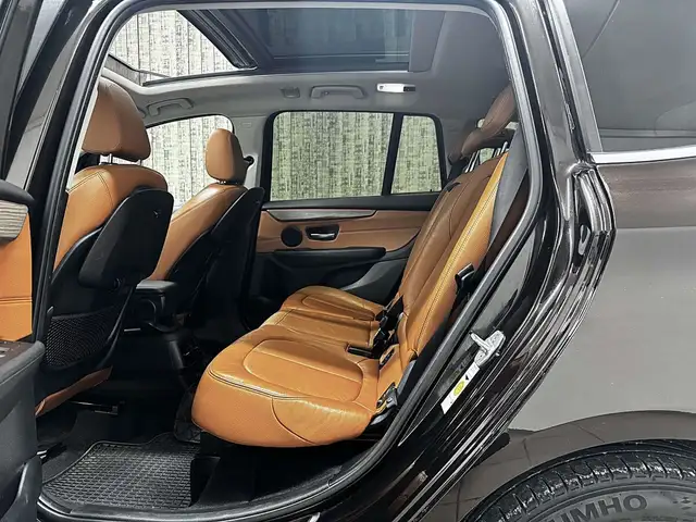 BMW 2 Series view 11
