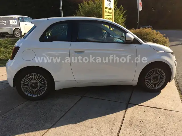 Fiat 500E view 7
