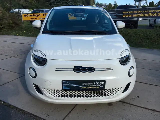Fiat 500E view 2