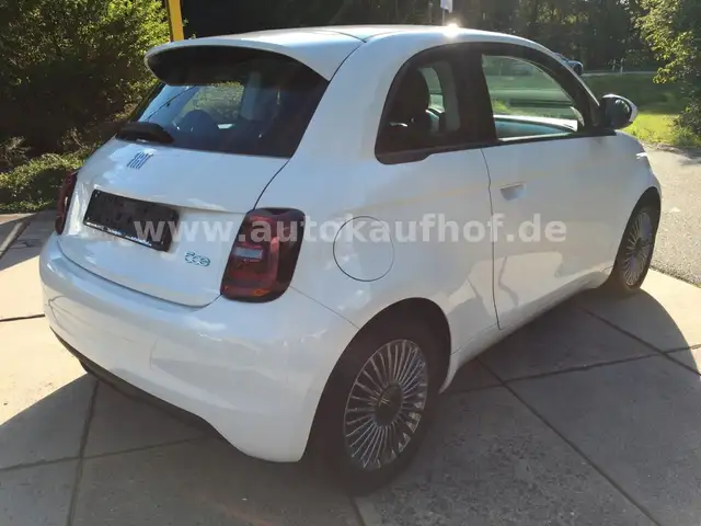 Fiat 500E view 6