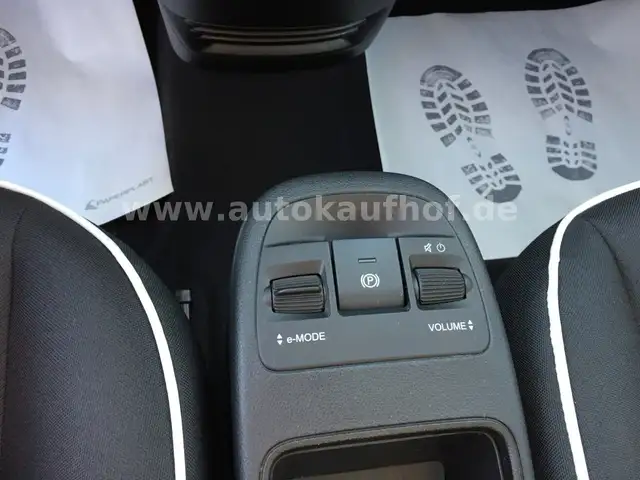 Fiat 500E view 16