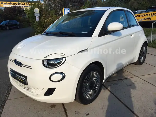 Fiat 500E view 3