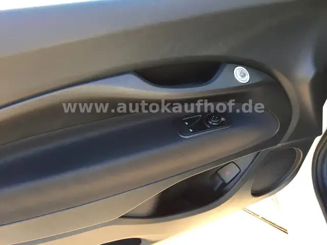 Fiat 500E view 13