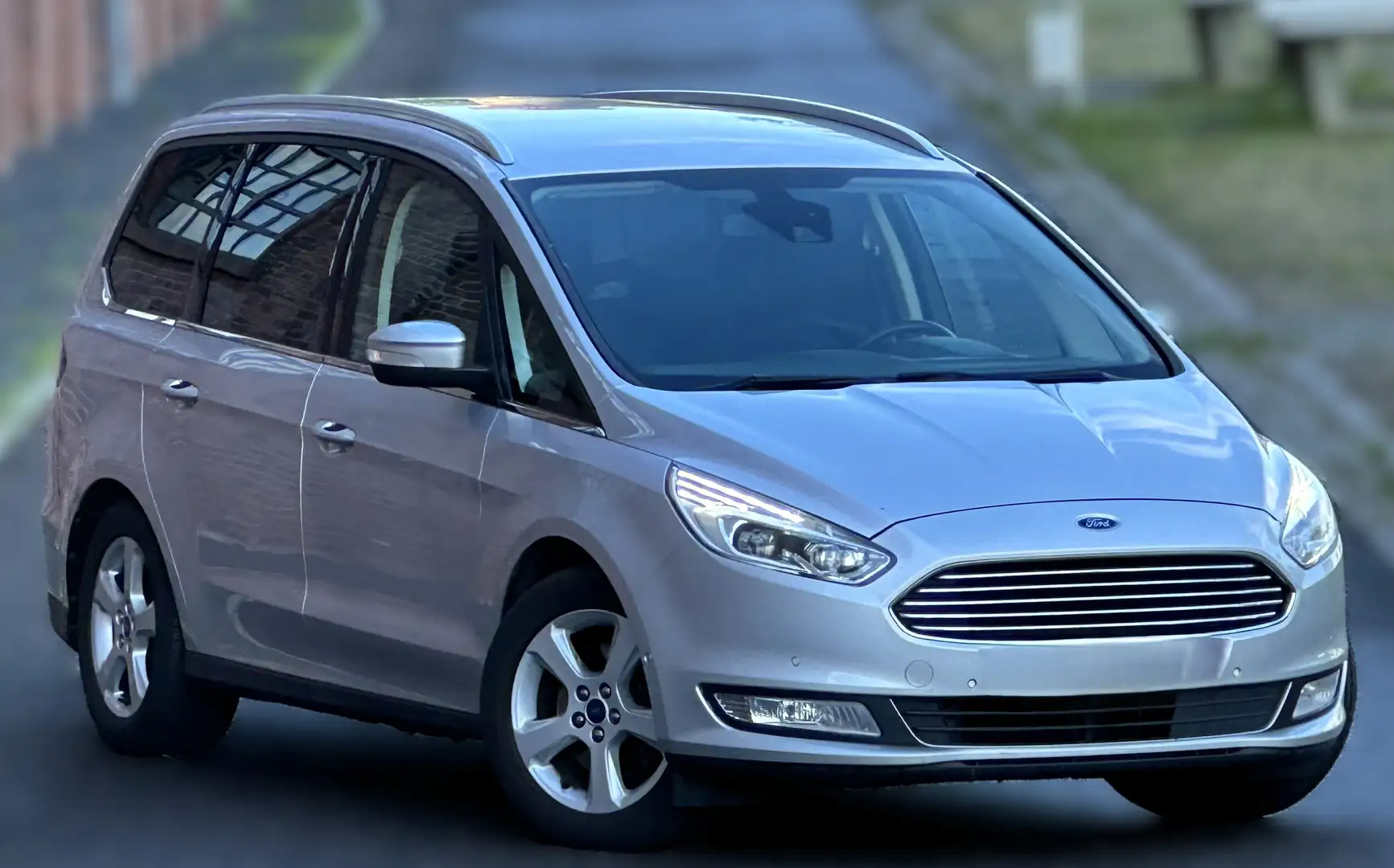 Ford Galaxy Titanium 7 Sitze /Navi/PDC/AHK /Spurhalte BiXenon Silber - 2
