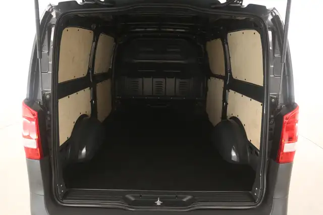 Mercedes-Benz Vito view 3