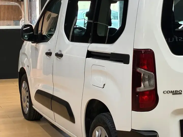 Opel Combo 2021, foto 20