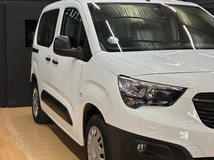 Opel Combo 2021, foto 18