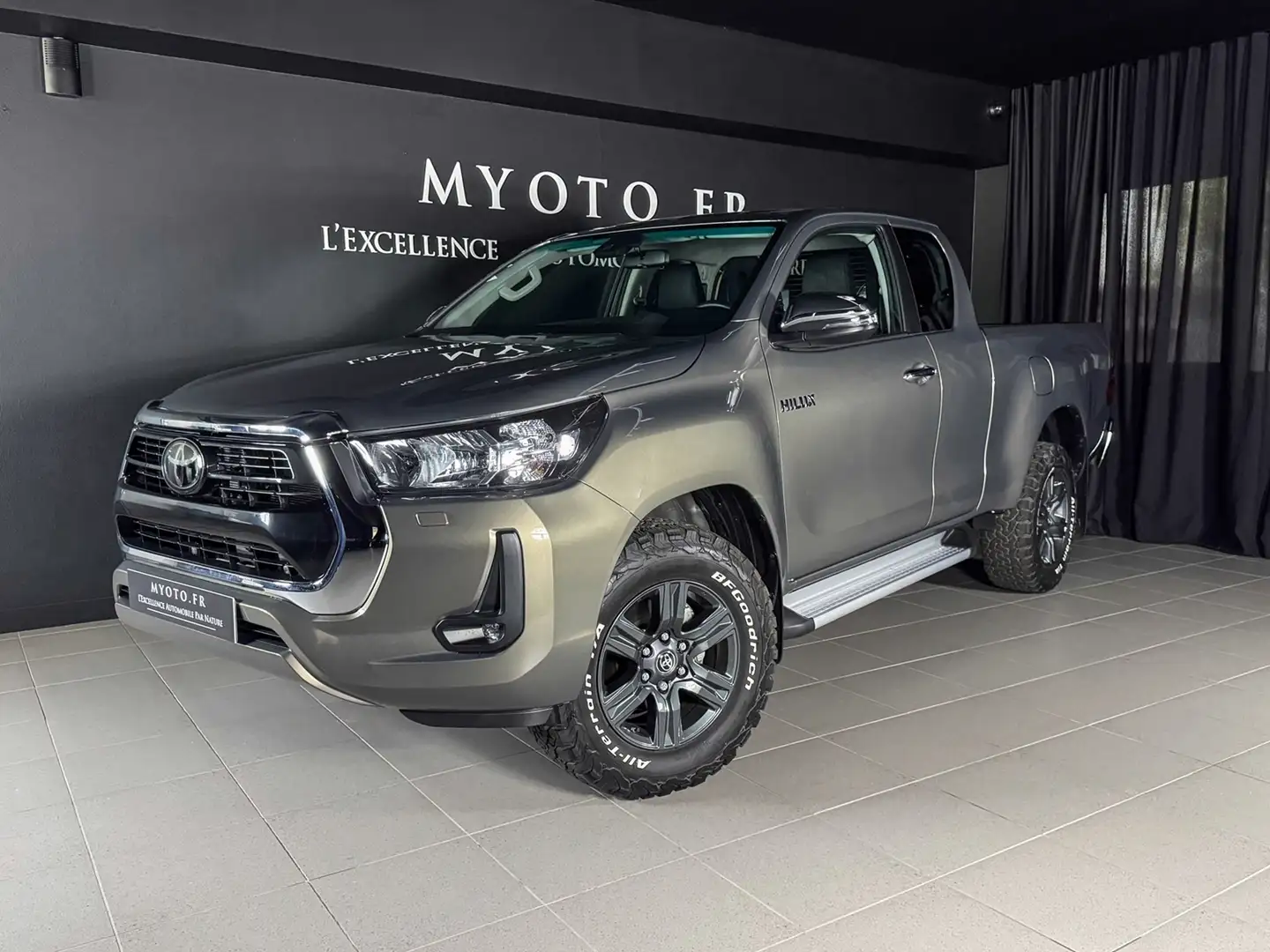 TOYOTA Hilux