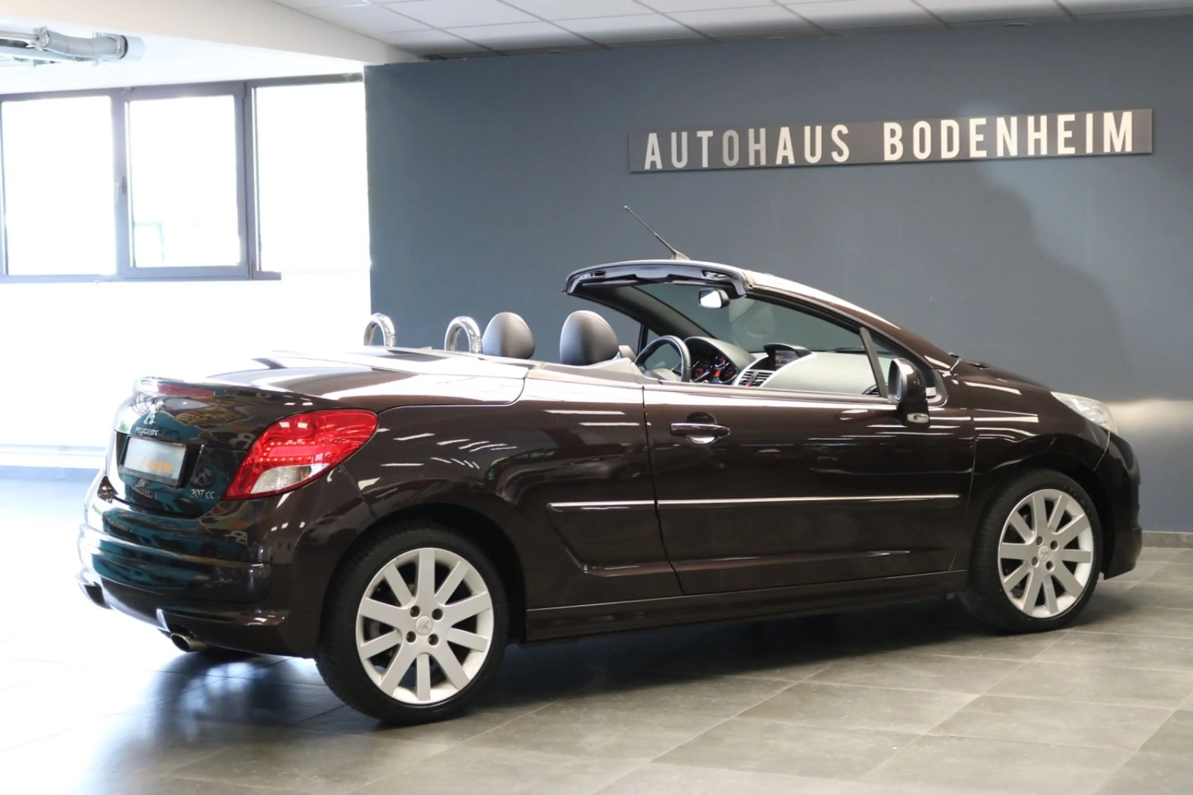 Peugeot 207 CC Cabrio-Coupe Allure/PDC/LEDER/NAVI/JBL — photo 9