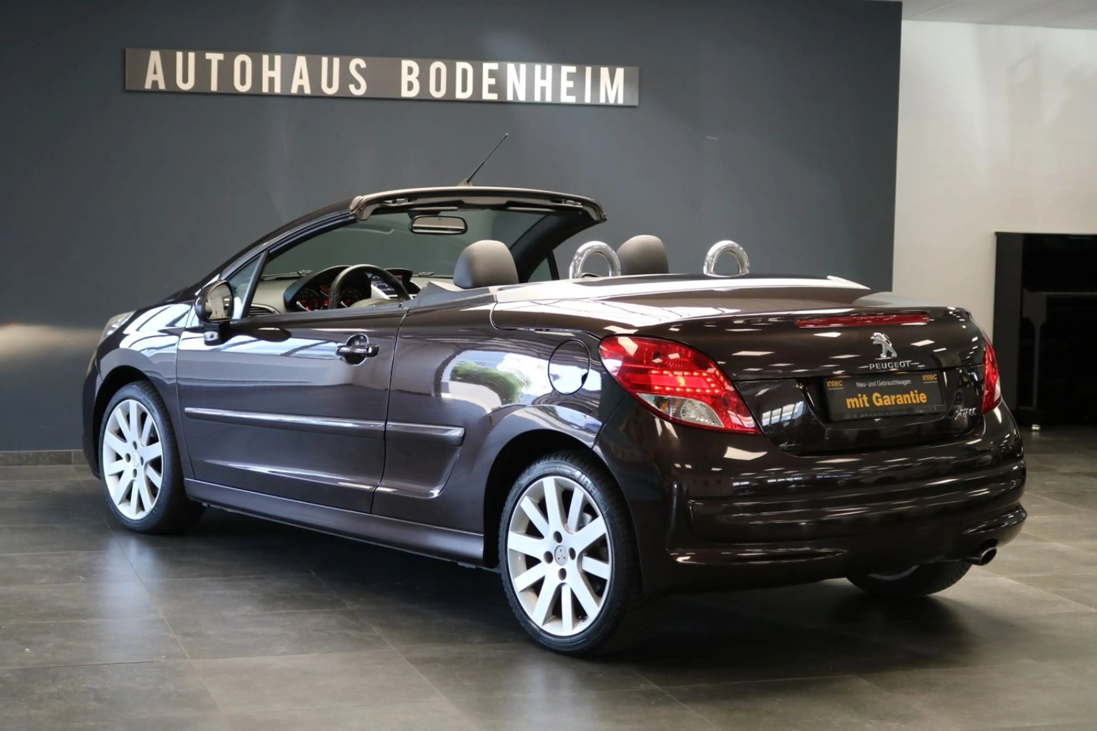 Peugeot 207 CC Cabrio-Coupe Allure/PDC/LEDER/NAVI/JBL — photo 11