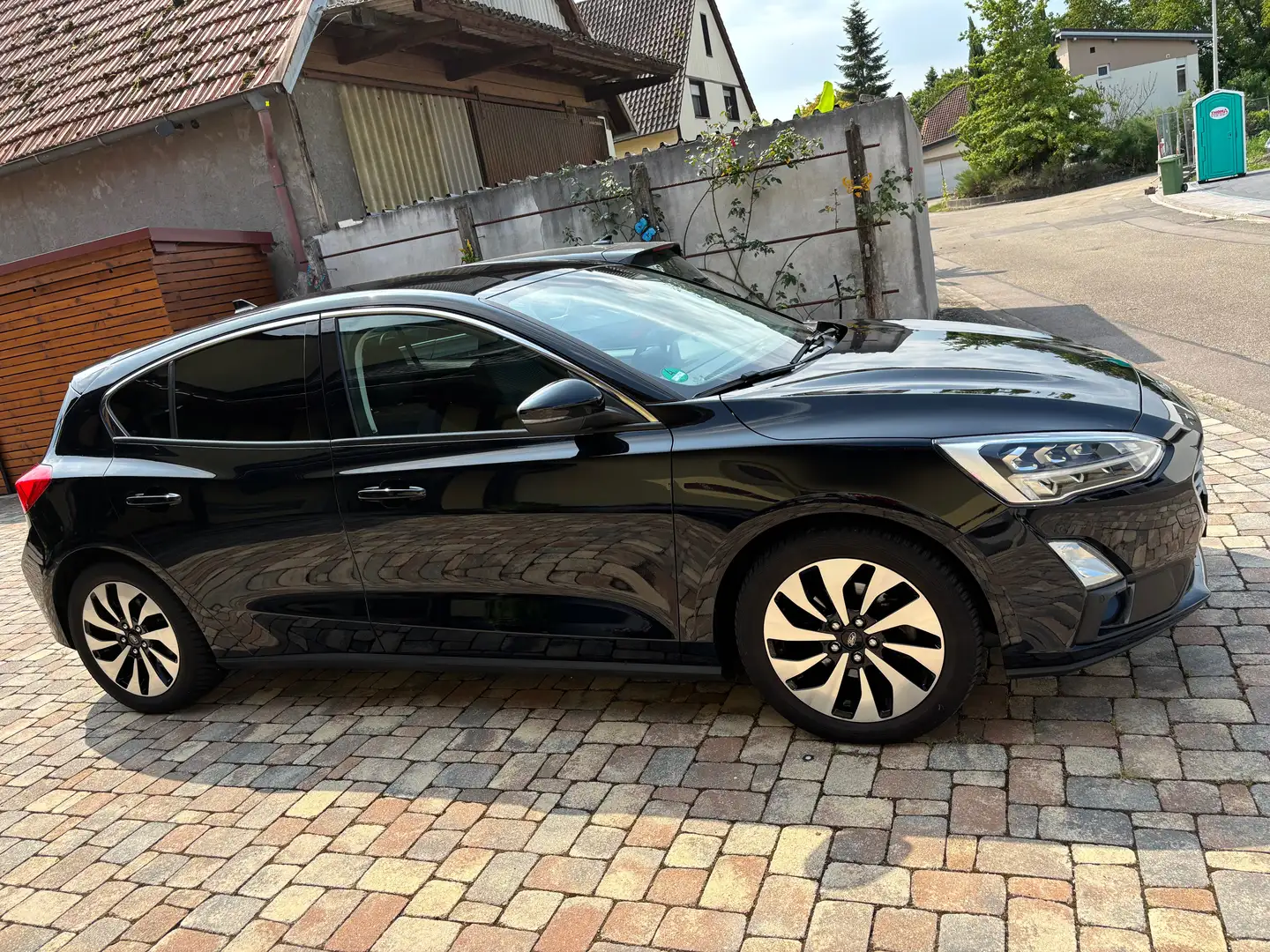 Ford Focus Focus Cool&Connect 1.0 EcoBoost (125PS) Schwarz - 2