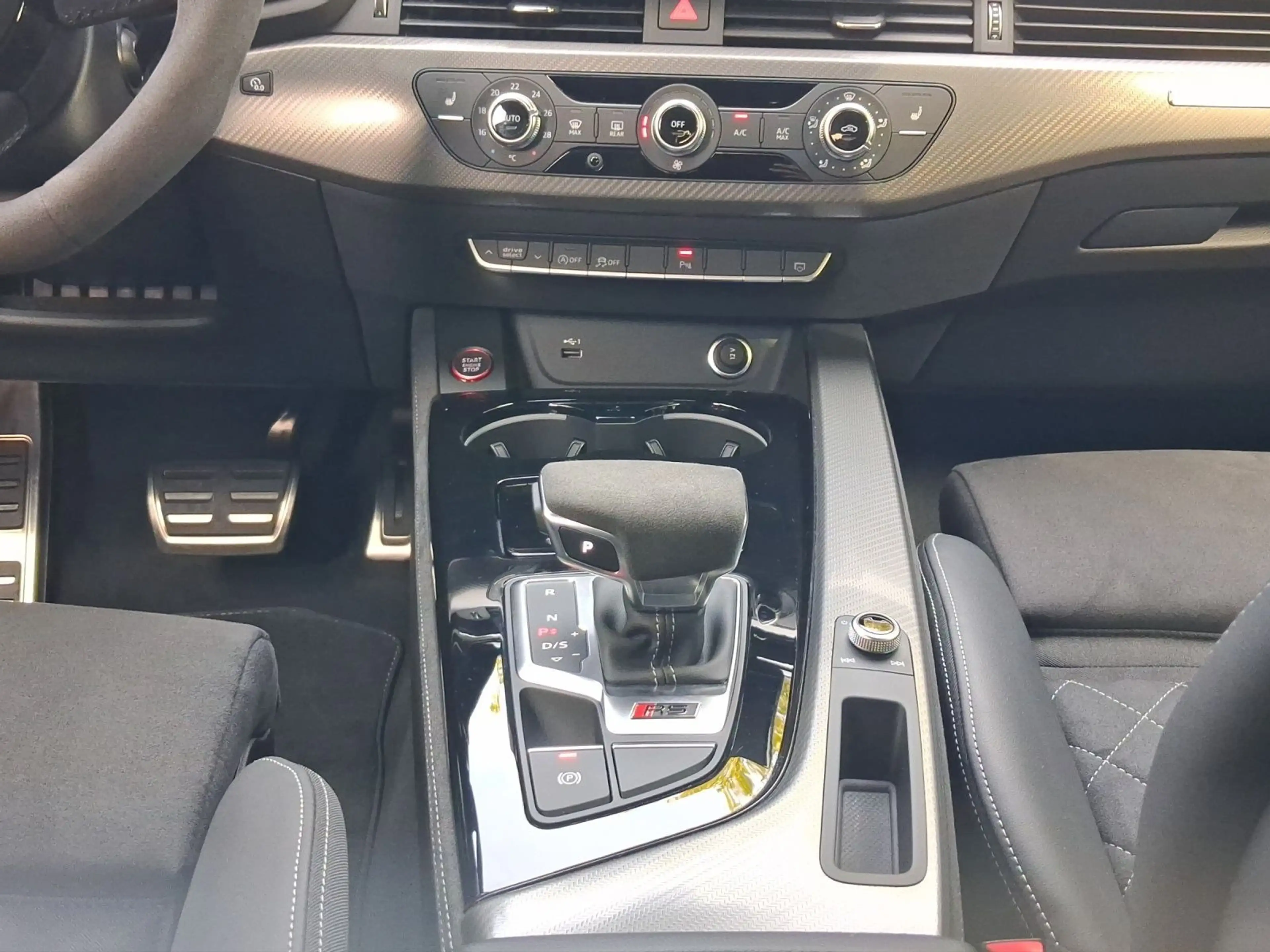 Audi RS4 RS4 Avant TFSI Q MASSAGE LM20 SPORT-AGA OPS+ — photo 11