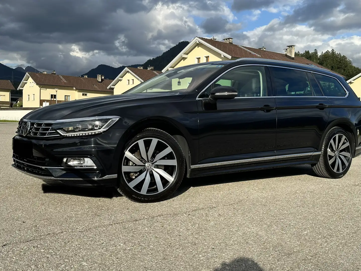 Volkswagen Passat Variant 2,0 TDI R-Line/Highline Schwarz - 2