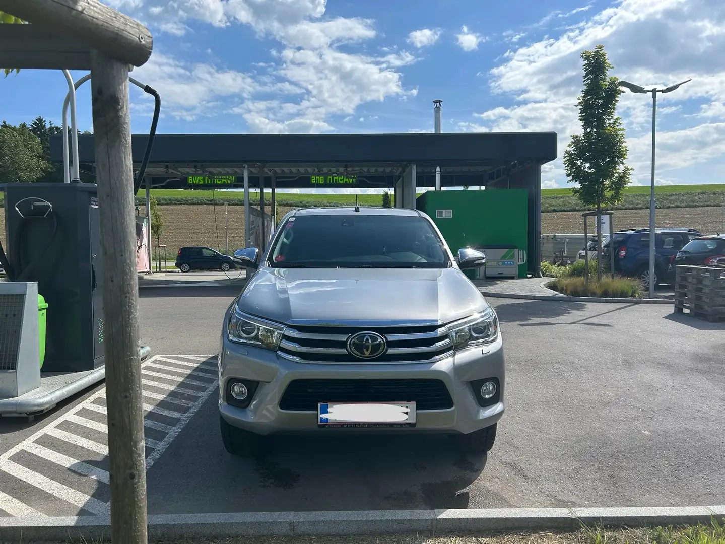 Toyota Hilux Silber - 1