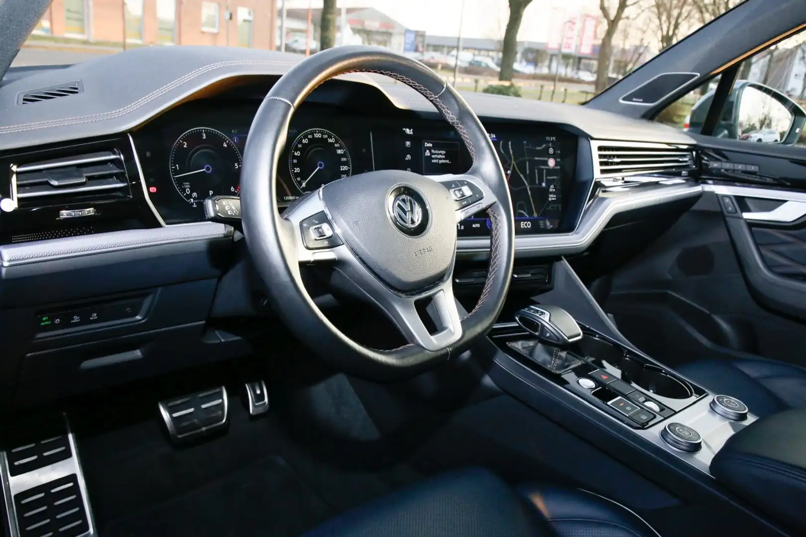 Volkswagen Touareg V8 4.0TDI One Million 4Motion AHK LED-Matr Schwarz - 2