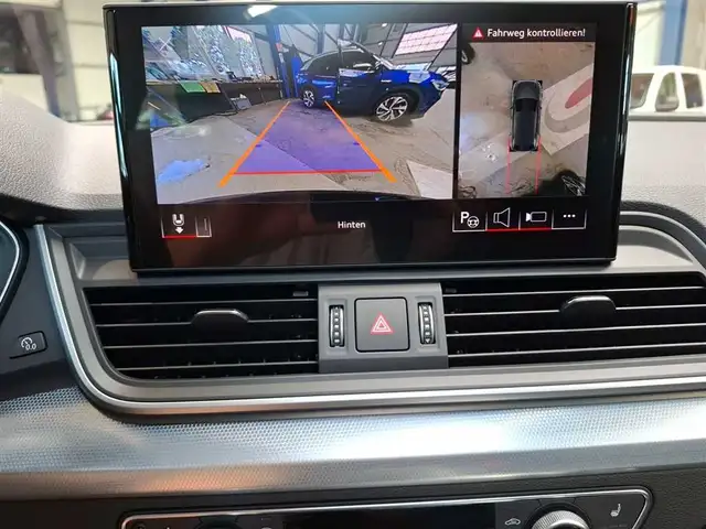 Audi Q5 view 12