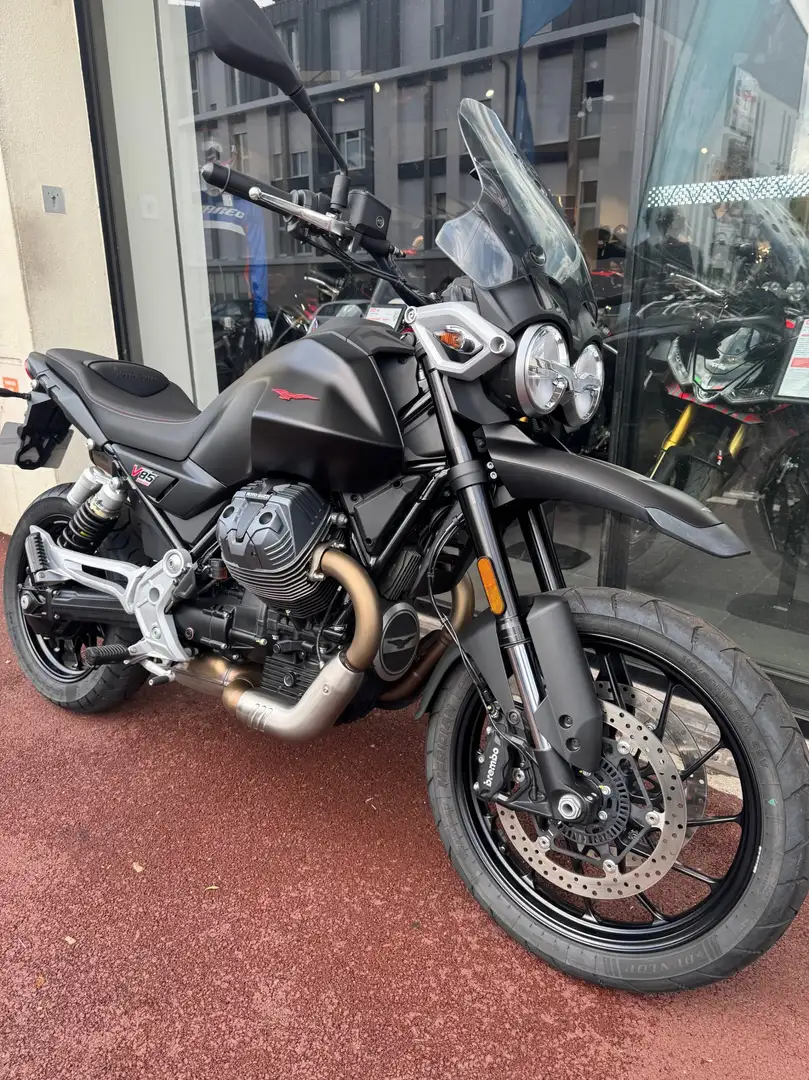 Moto Guzzi V 85 TT Black - 2