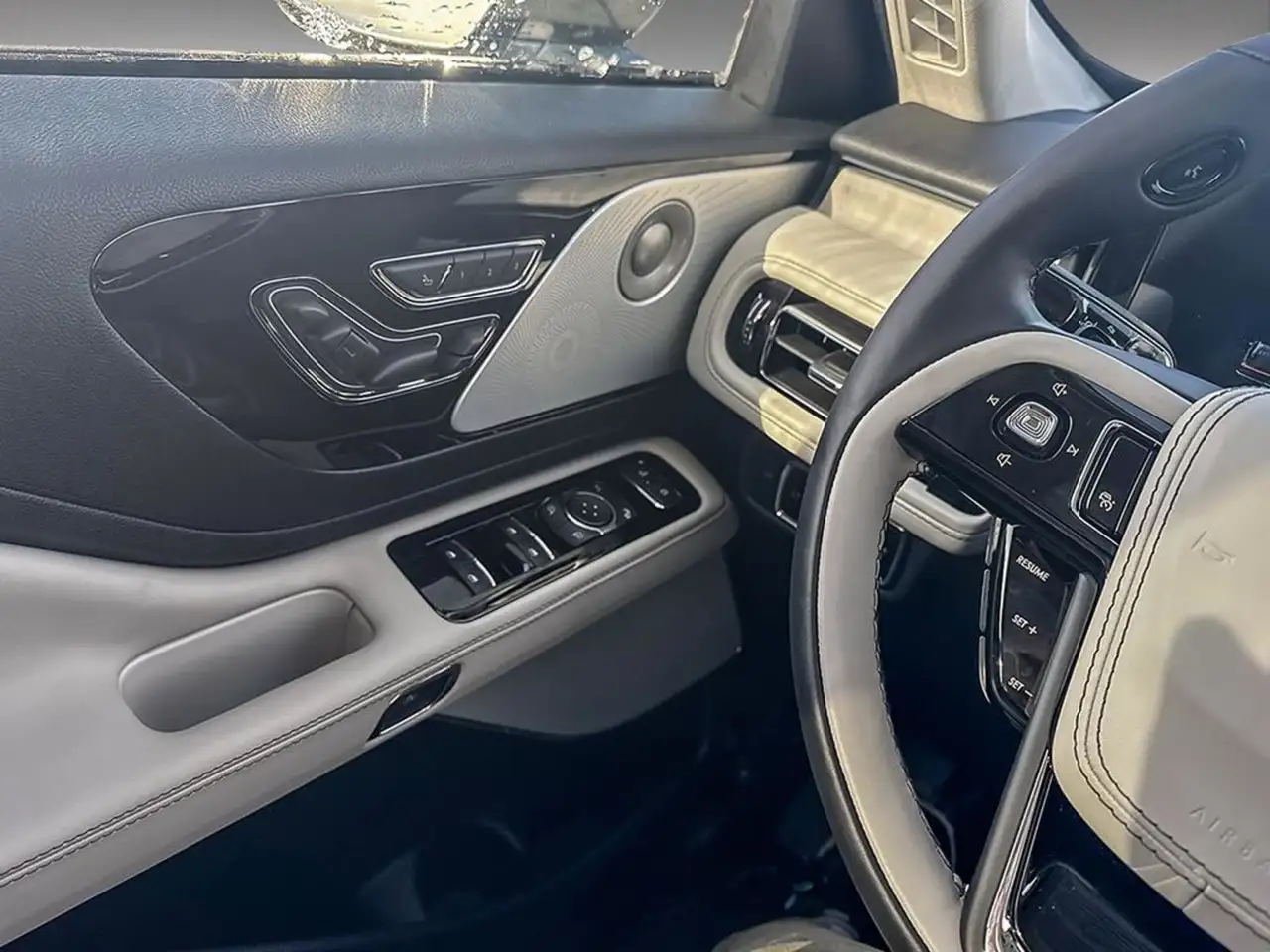 Lincoln Aviator снимка Lincoln Aviator
