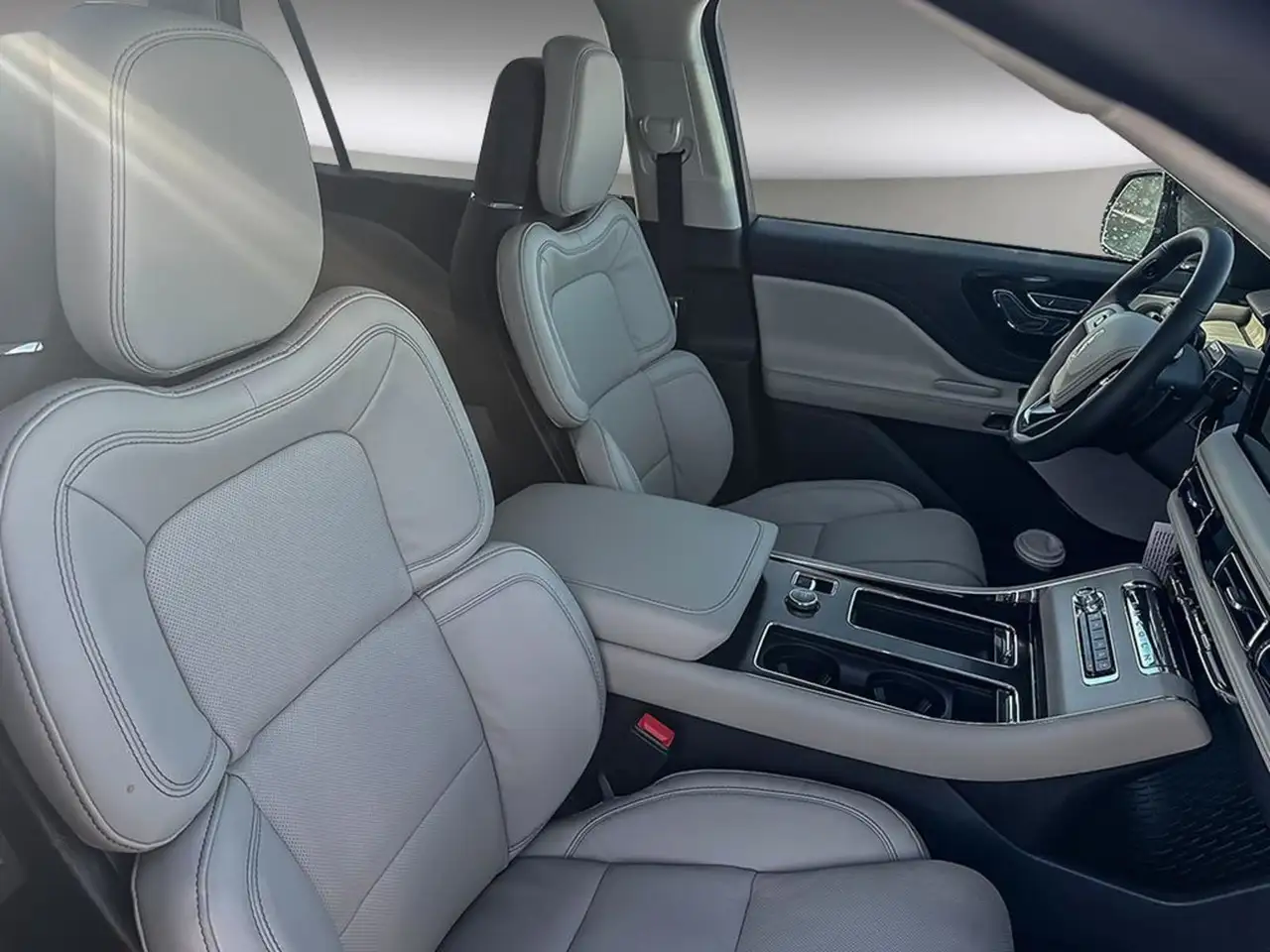 Lincoln Aviator снимка Lincoln Aviator