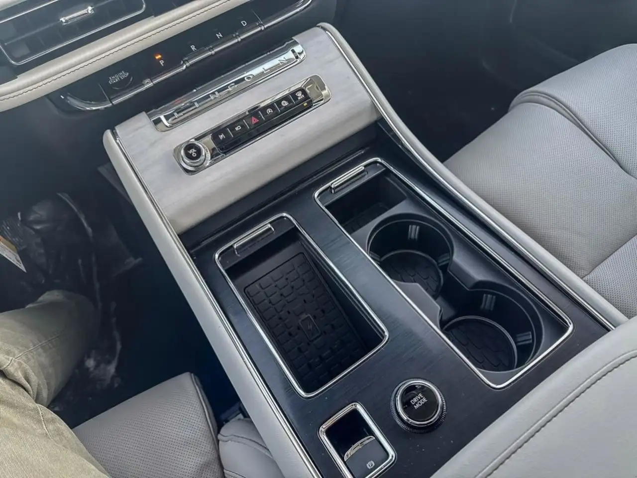 Lincoln Aviator снимка Lincoln Aviator