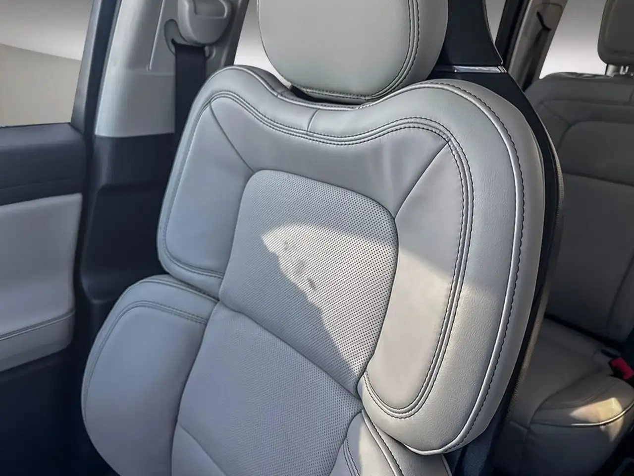 Lincoln Aviator снимка Lincoln Aviator