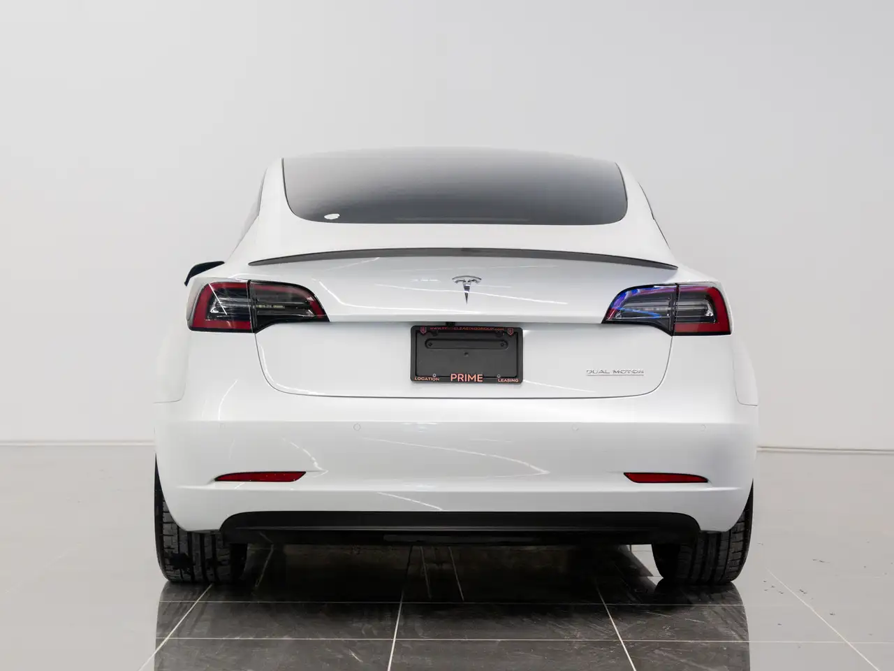 Tesla Model 3 снимка Tesla Model 3